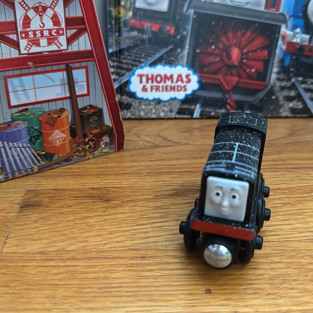 Thomas & Friends Wooden Railway Dustin and the Sodor Storm Team -  Diesel - Picture 3 of 9